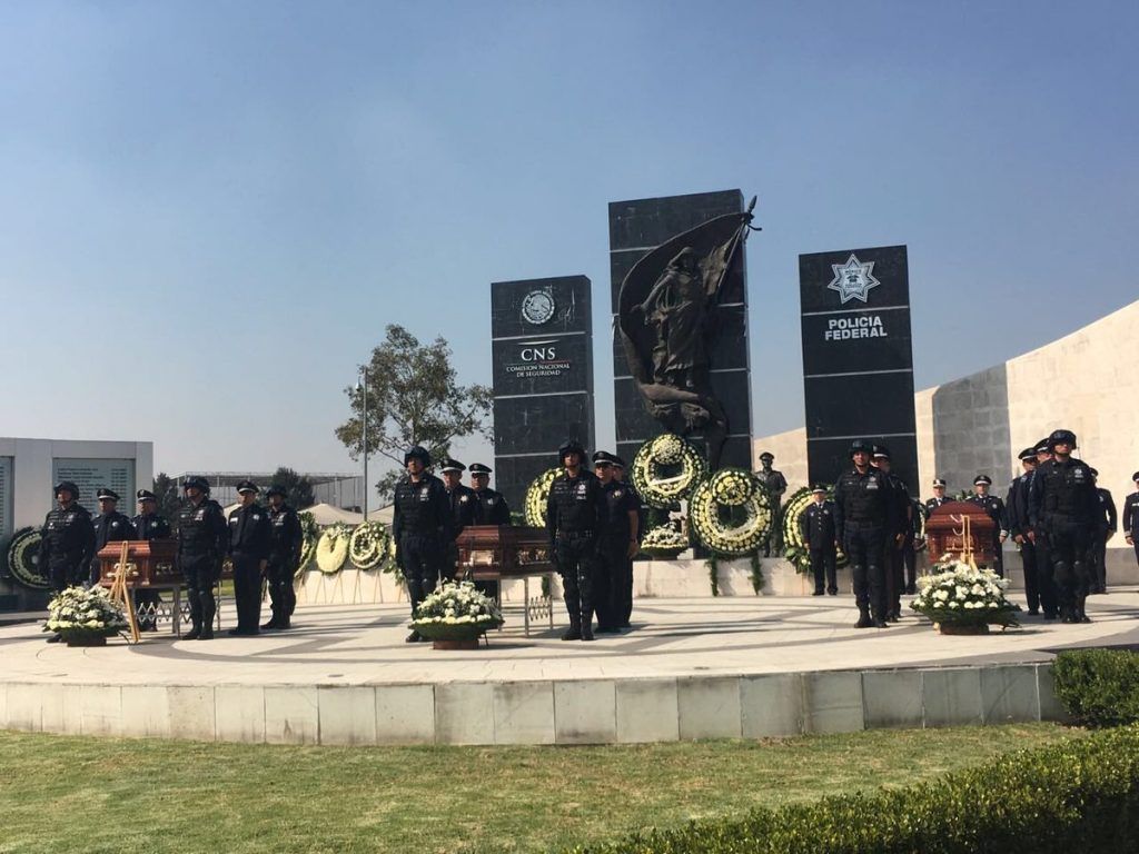 Despiden con honores a federales muertos en accidente carretero - @CNSeguridadmx-4-1024x768