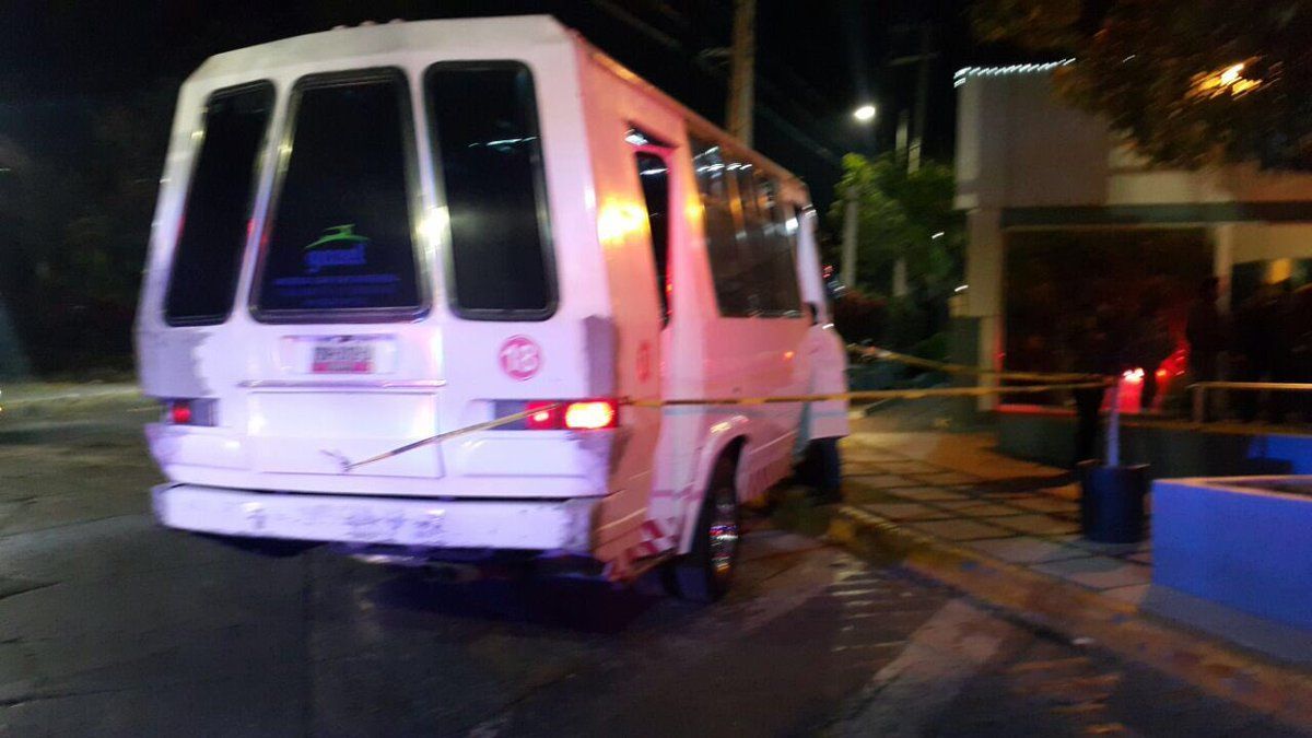 Asalto a camión de transporte público deja un muerto y dos heridos en Naucalpan