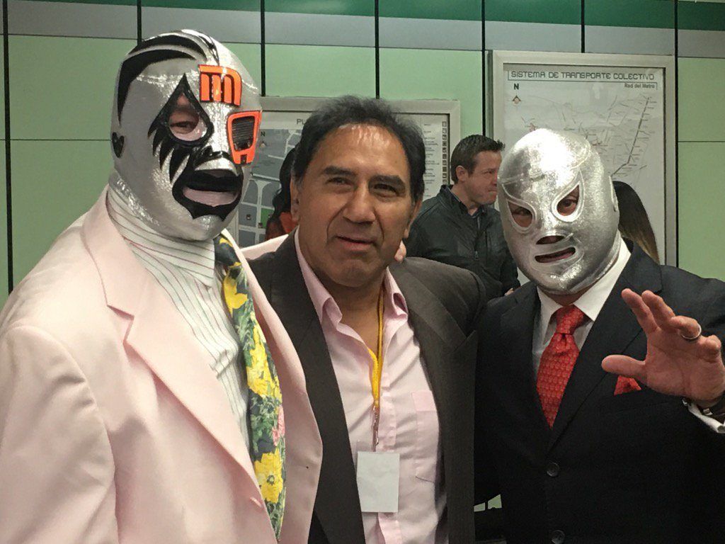 Inauguran exposición de lucha libre en estación Guerrero del Metro - C2y7bM3UoAARksS-1024x768
