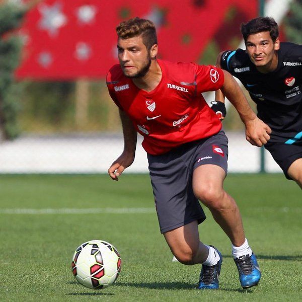 Futbolista turco fue testigo de la masacre en Estambul - CJ8pNDOXAAA7C_n