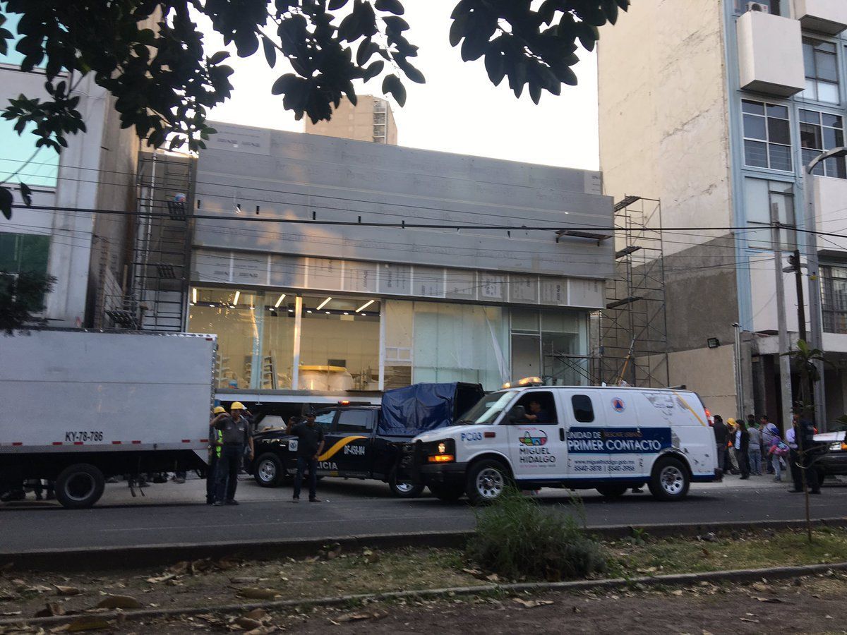 Derrumbe de andamio en Polanco deja tres heridos