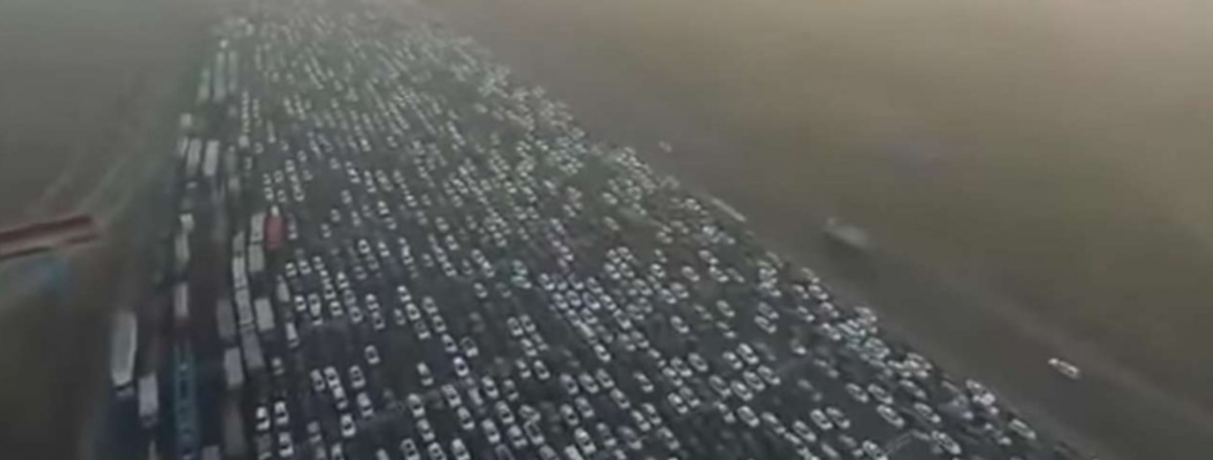 Video: embotellamiento masivo en China