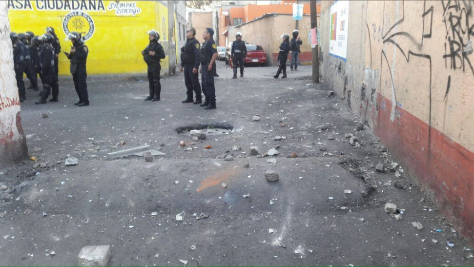Se enfrentan granaderos y manifestantes en Culhuacán - Captura-de-pantalla-2017-01-24-a-las-18.43.09