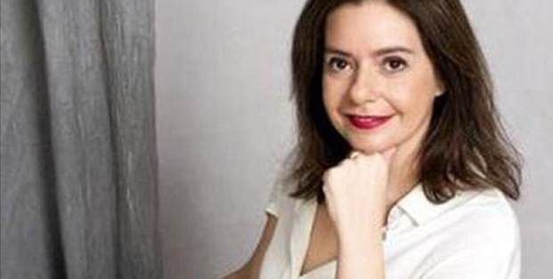 Vanity Fair afirma que tuit de directora se debió a robo de identidad Vanity Fair afirma que tuit de directora se debió a robo de identidad