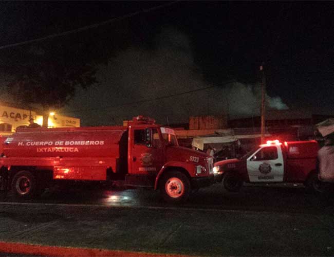 Incendio consume mercado en Chalco