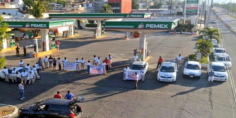Bloqueadas ocho terminales de Pemex