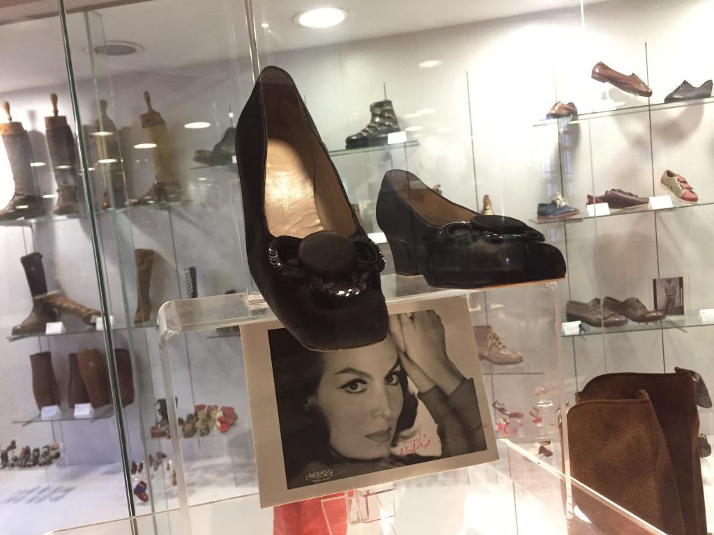 Un museo de zapatos famosos en el Centro Histórico - Hay-varios-zapatos-que-pertenecieron-a-María-Félix-1024x768