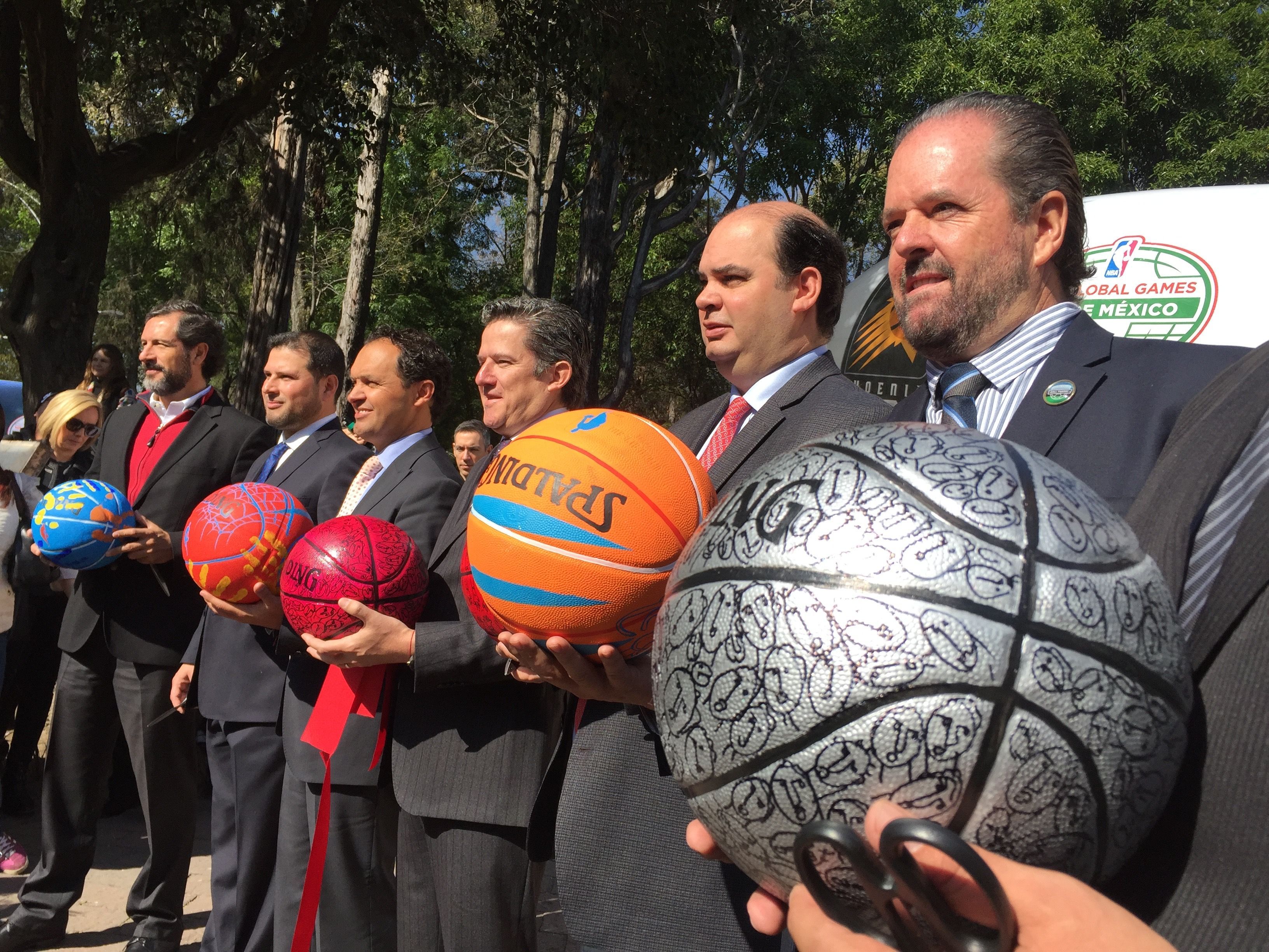 Exponen en Paseo de la Reforma arte inspirado en la NBA - IMG_0795