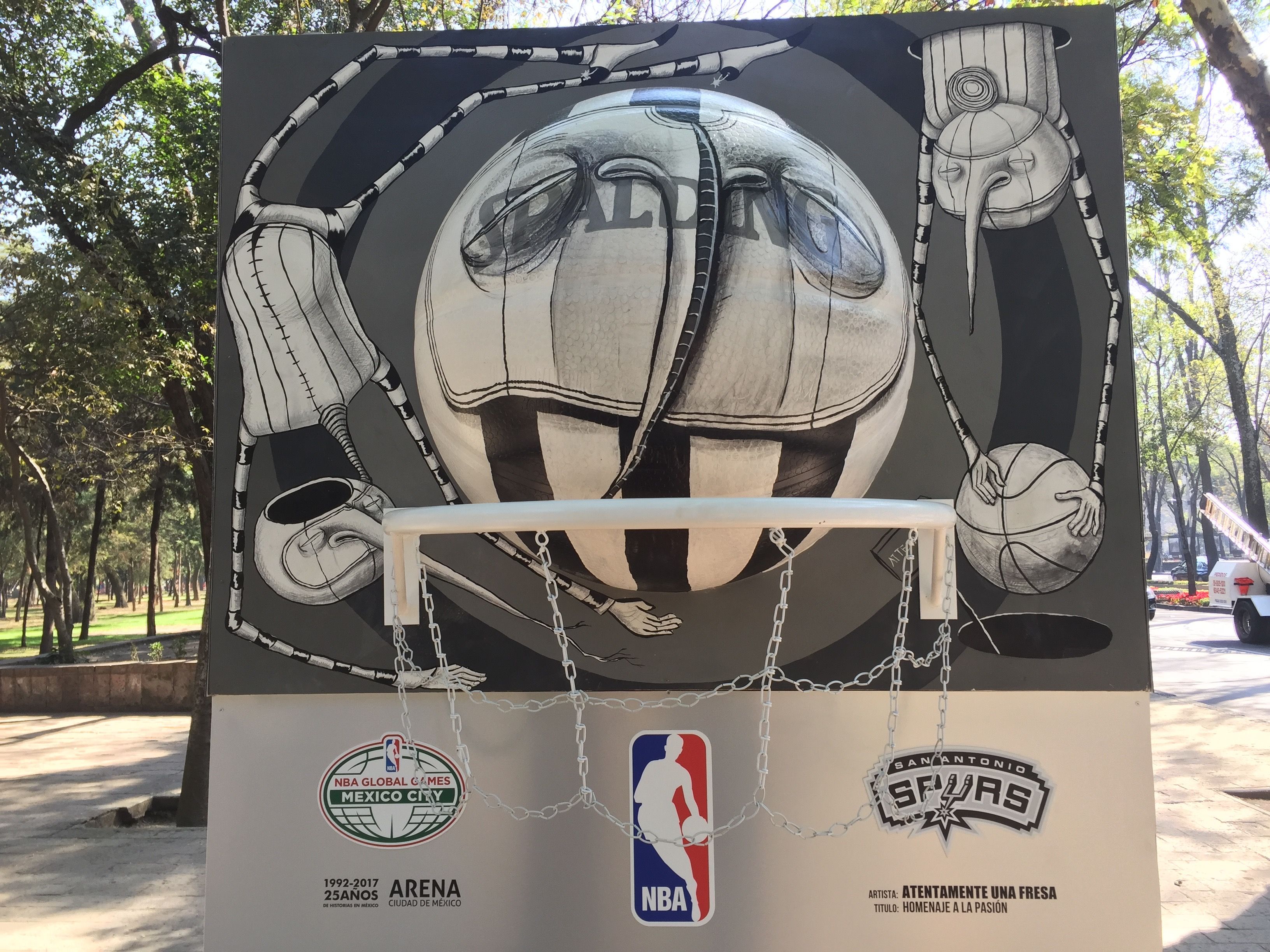 Exponen en Paseo de la Reforma arte inspirado en la NBA - IMG_0832