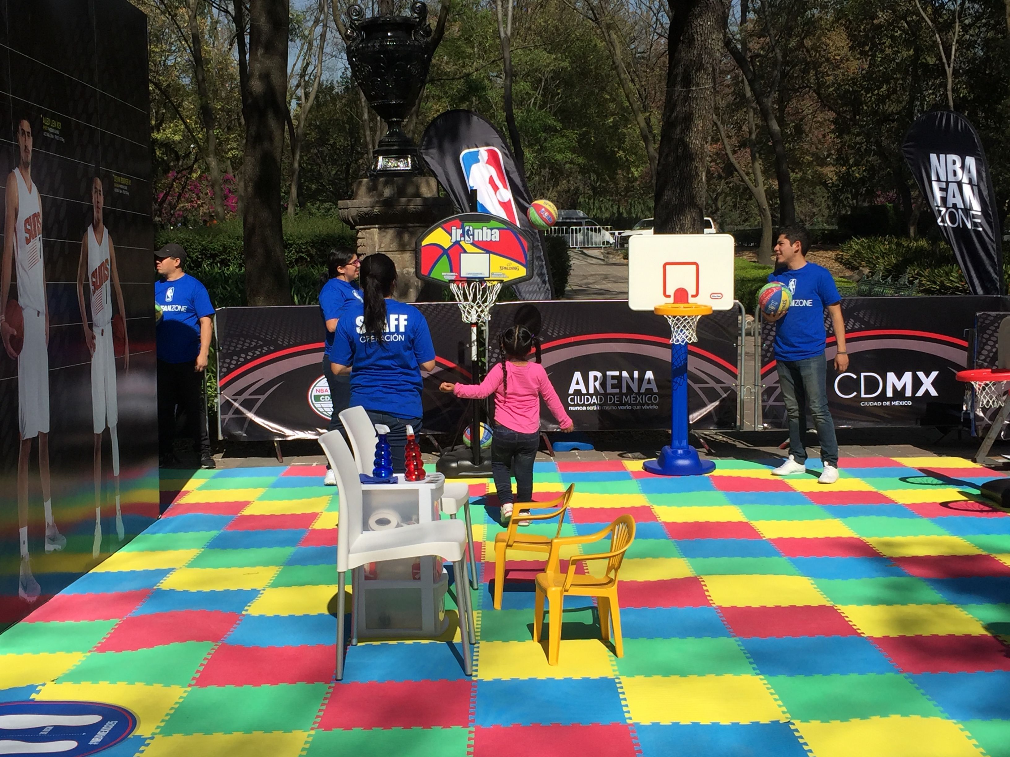 Consienten a fanáticos de la NBA en Chapultepec - IMG_1191