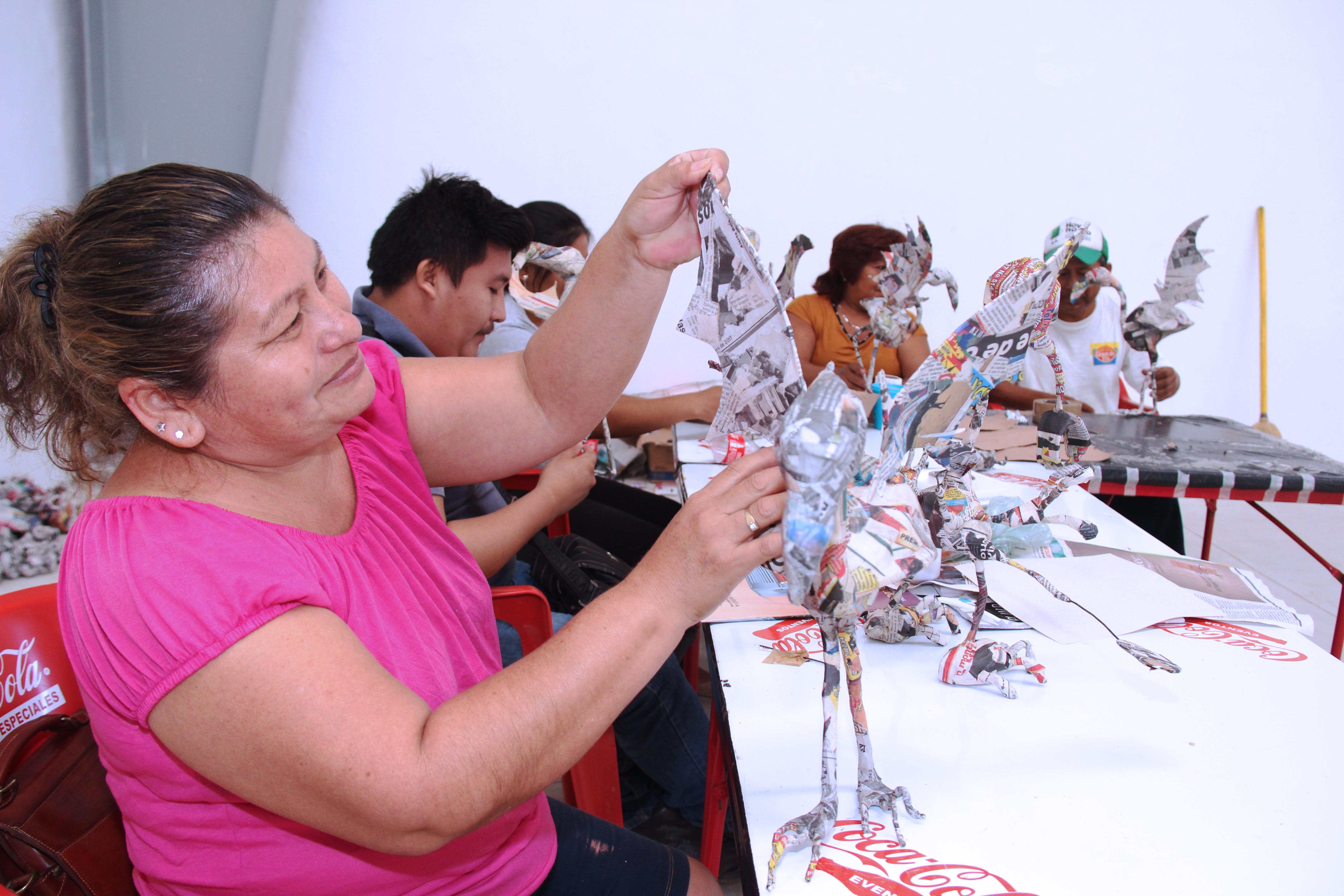 El alcalde de Mérida apuesta por la diversificación de conocimientos de los artesanos