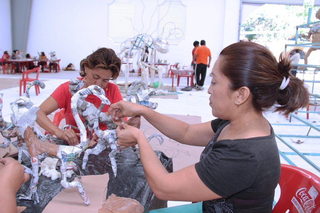 El alcalde de Mérida apuesta por la diversificación de conocimientos de los artesanos - IMG_6252-1024x683