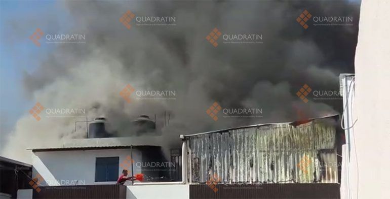Incendio consume bodega de juguetes en Oaxaca