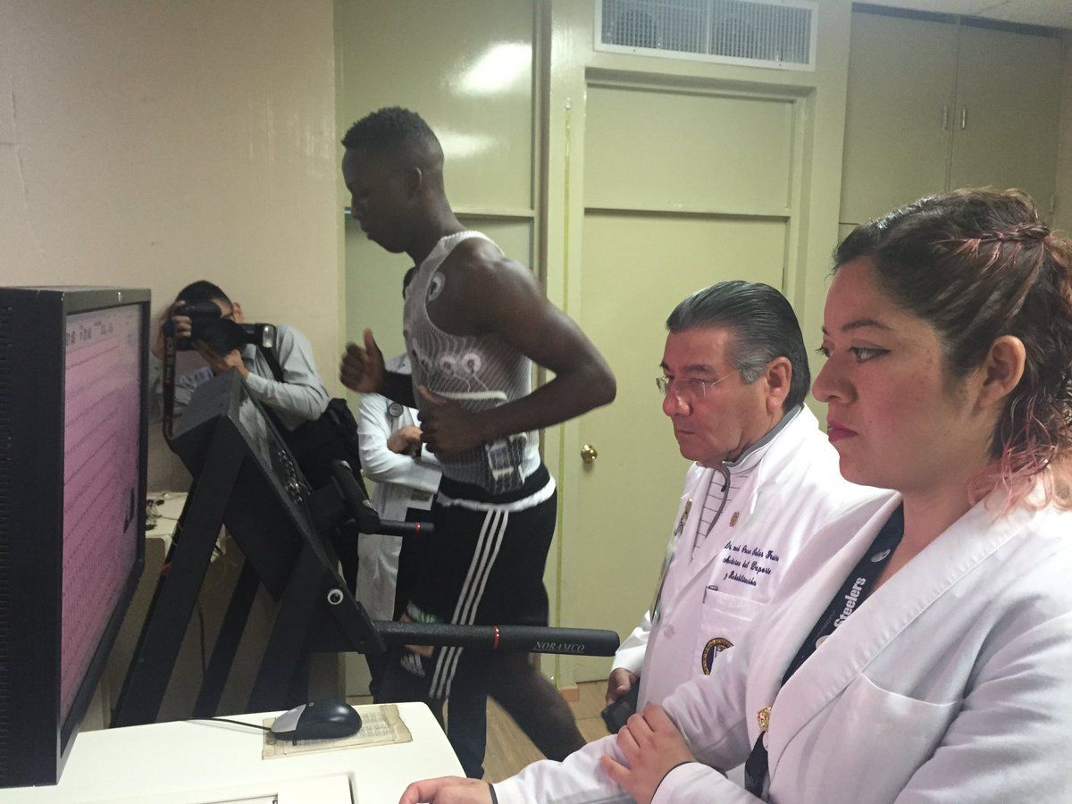 Luis Advíncula nuevo refuerzo de Tigres - Luis-Advíncula-4