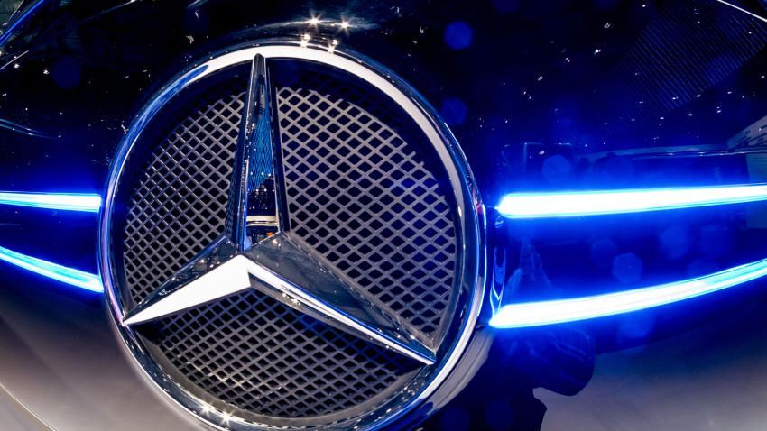 Acuerda Uber usar Mercedes Benz autónomos