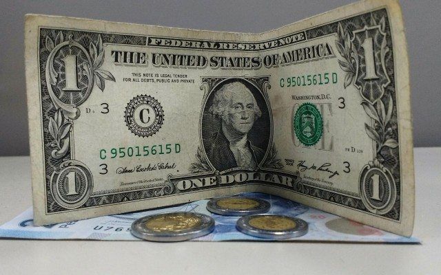 Dólar cierra hasta en 21.70 pesos a la venta