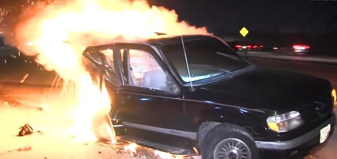 Video: choque en autopista termina en incendio