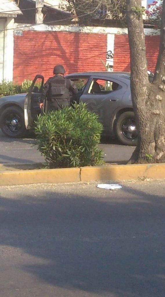 Enfrentamiento con narcomenudistas en Tláhuac deja un muerto y un policía herido - Tlahuac-@alertasurbanas-2-569x1024