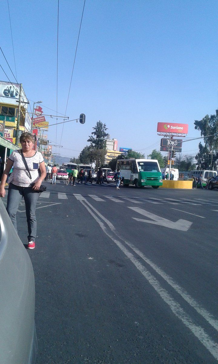 Se enfrentan comerciantes y saqueadores en Iztapalapa