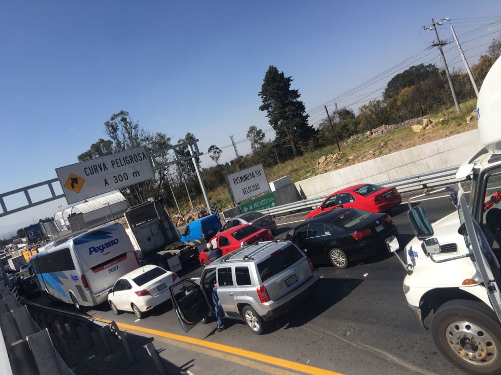 Liberan autopista México-Toluca tras bloqueo - WhatsApp-Image-2017-01-02-at-13.30.25-1024x768