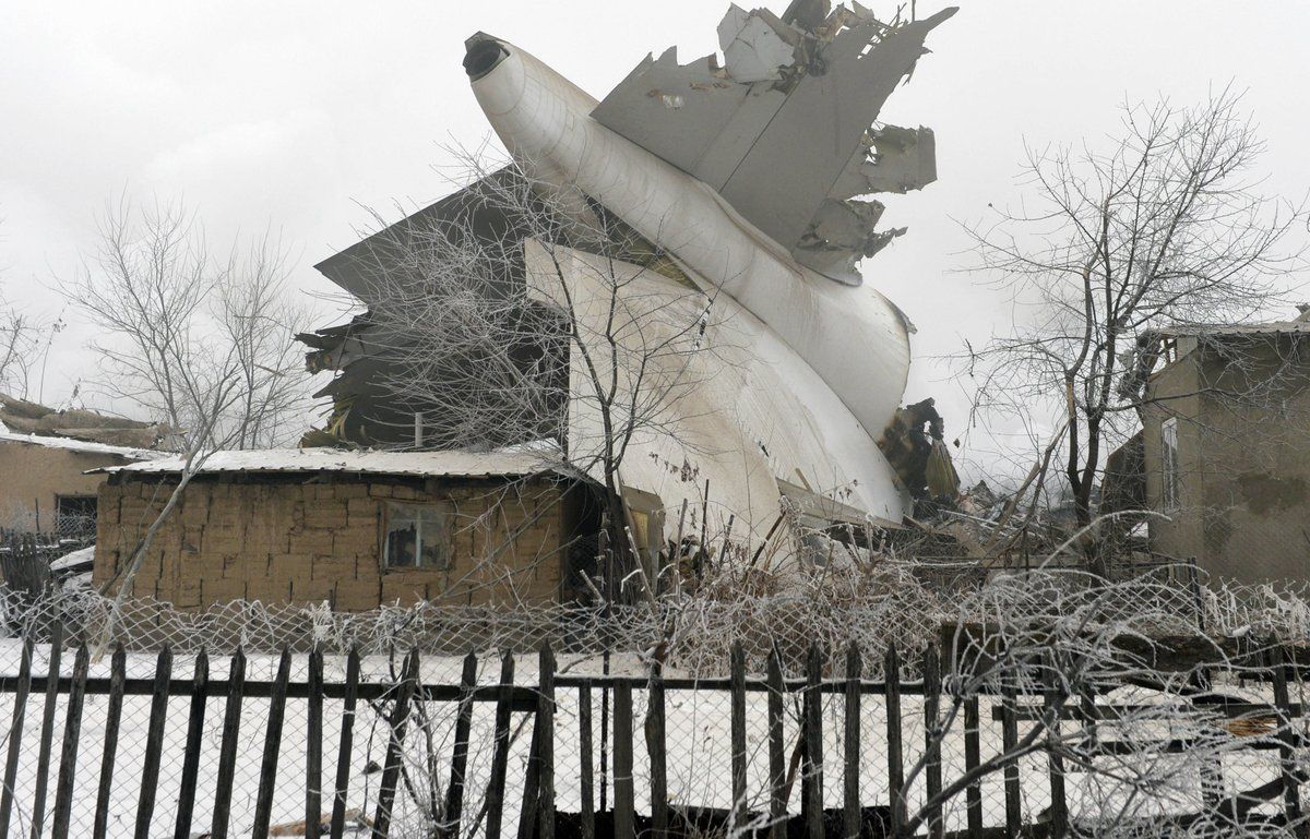 Avión de carga se estrella en Kirguistán. Al menos 37 muertos - accidente-avion-kirguistan-5