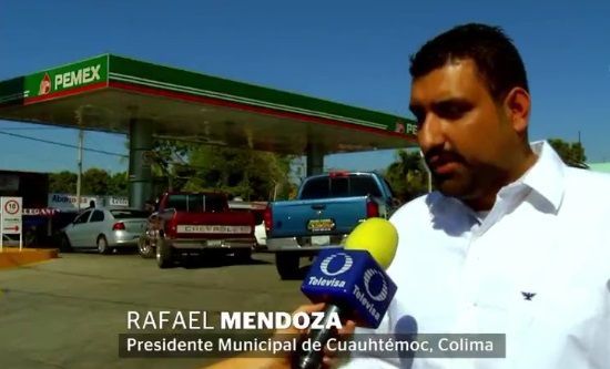 Alcalde cambia gasolina por frijoles en Colima - alcalde-cuauhtemoc-gasolina