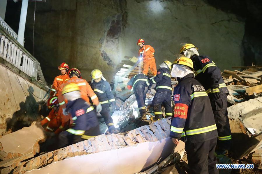 Alud arrasa un hotel en China. Al menos 12 muertos - alud-china-1