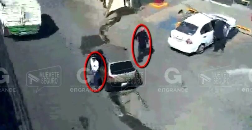 Video: asalto a Oxxo desata persecución en Edomex