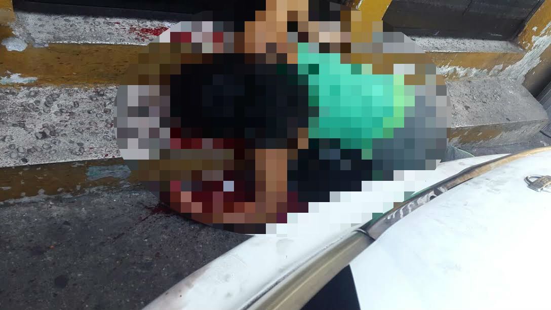 Asesinan a dos personas en sitio de taxis de Acapulco Asesinan a dos personas en sitio de taxis de Acapulco