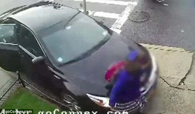 Video: mochila salva a estudiante atropellada - atropella-2