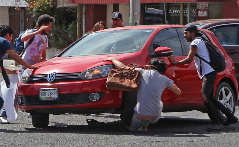 Atropellan a estudiantes de la BUAP durante protesta en Puebla - atropellado-puebla-efe-3