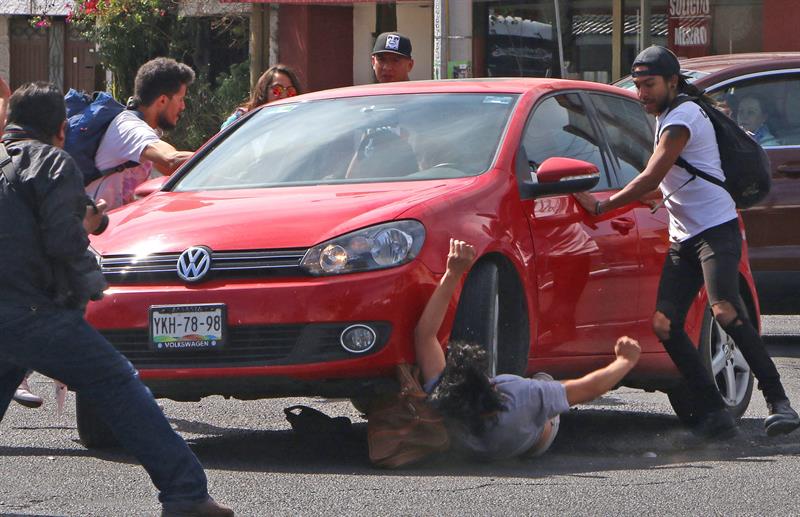 Atropellan a estudiantes de la BUAP durante protesta en Puebla - atropellado-puebla-efe