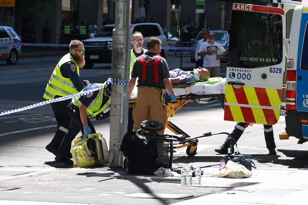 Conductor mata a tres personas y deja 20 lesionadas - auto-melbourne-3