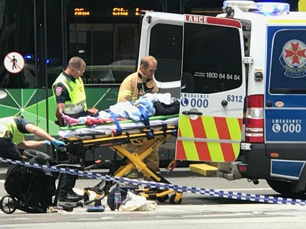 Conductor mata a tres personas y deja 20 lesionadas - auto-melbourne-4