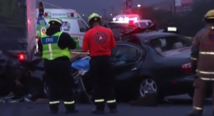 Muere pareja al impactarse con tráiler en Nuevo León