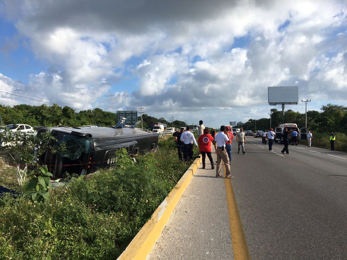 Volcadura de autobús de Xcaret deja dos muertos - autobus-xcaret-3