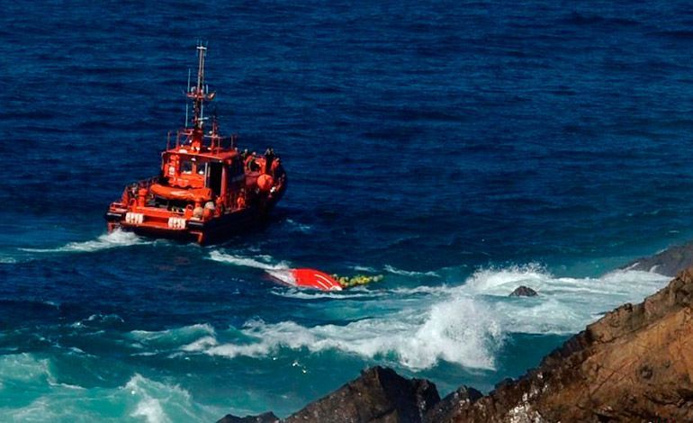 Barco con 31 personas a bordo se hunde en Malasia. Hay 6 desaparecidos