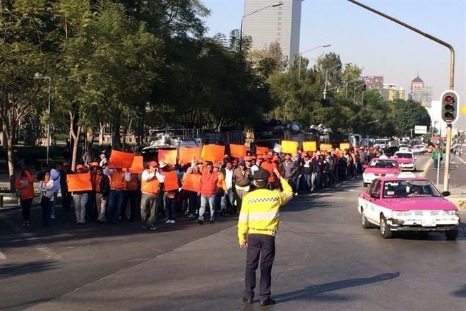 Protestan trabajadores de limpia contra privatización - barrenderos-3