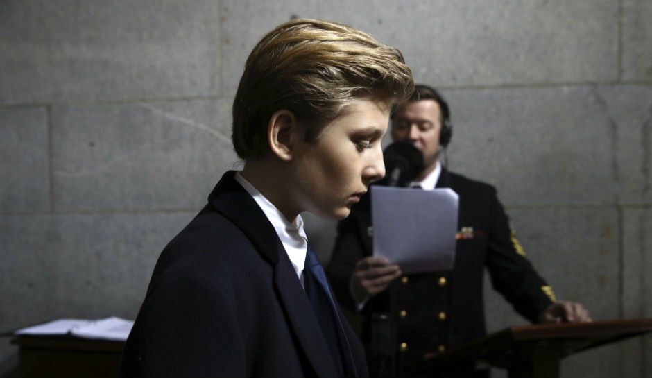 Escritora de SNL causa controversia por tuit contra Barron Trump