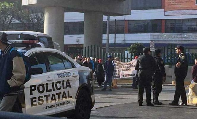 Transportistas bloquean la vía José López Portillo por gasolinazo - bloqueo-lopez-portillo-2