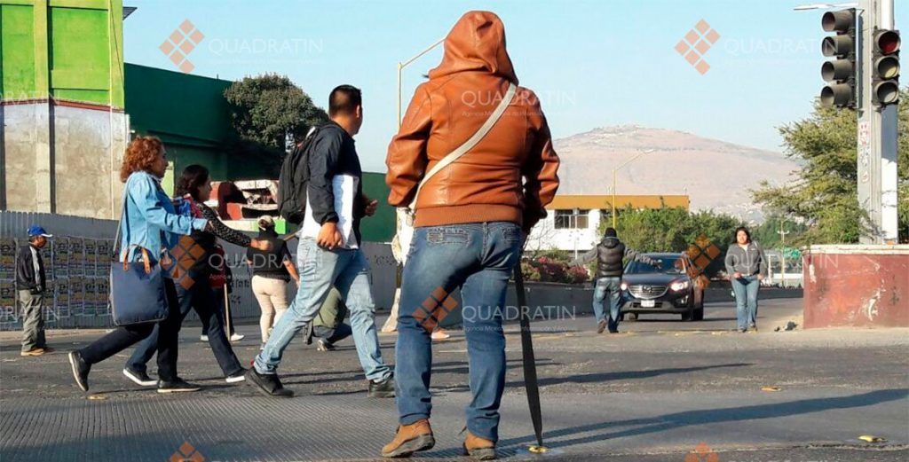 Hombres armados con palos y machetes realizan bloqueo en Oaxaca - bloqueo-oaxaca-1-1024x521