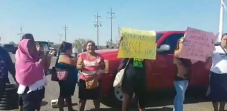 Bloqueo en carretera Panamericana de Oaxaca