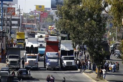 ANTAD reporta saqueos en 250 establecimientos - bloqueos-1