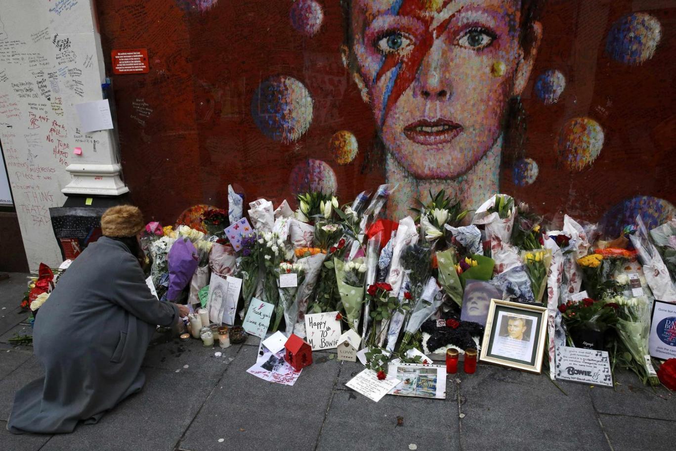 Recuerdan a David Bowie a un año de su muerte
