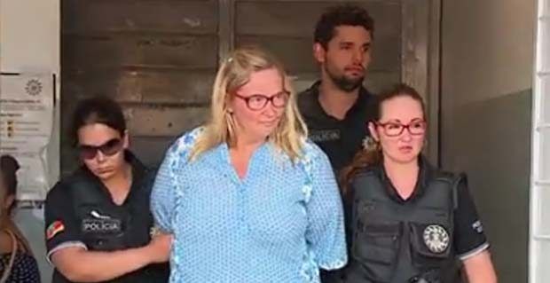 Detienen a funcionaria por robarse mil rollos de papel de baño