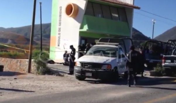 Hallan cuatro cadáveres afuera de módulo de policía en Guerrero - cadaveres-chilapa-guerrero-2