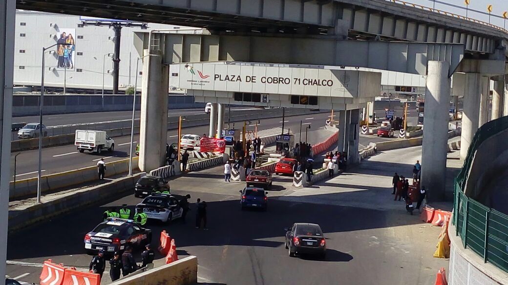 Protestan en carreteras del país por alza en precios de gasolinas