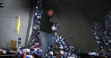 Vuelca tráiler con cerveza en la carretera Saltillo-Monterrey - cerveza