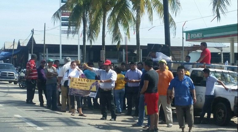 Bloqueos afectan carreteras de 10 estados del país