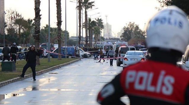 Ataque con coche bomba deja 2 muertos y 10 heridos en Turquía